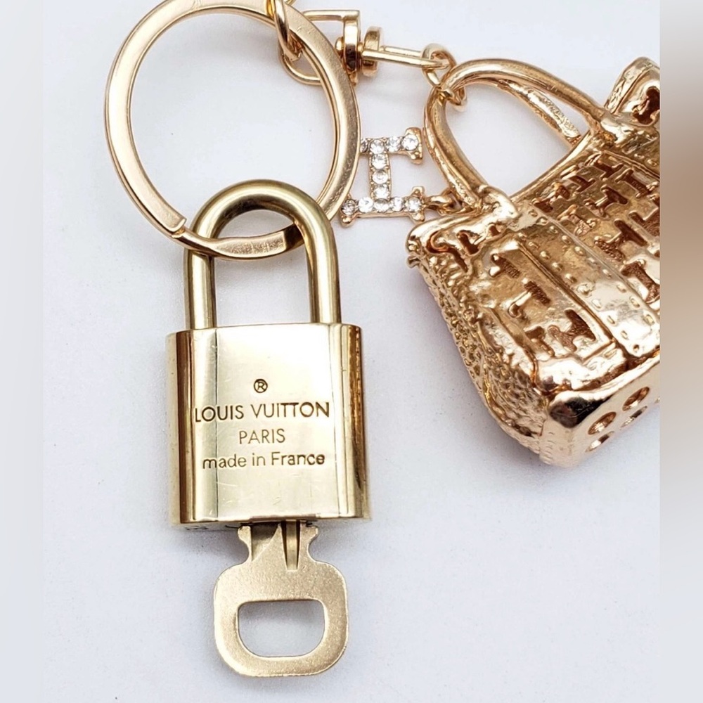 Authentic Louis Vuitton Lock & Key with Bag Charm, Keychain - Picture 6 of 8